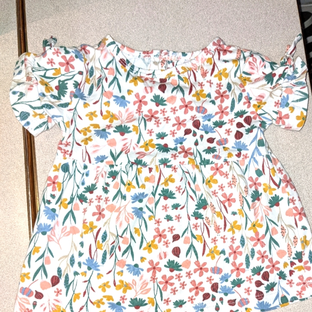 Carter's floral print ruffled sleeve baby girls t-shirt 🥀🌿